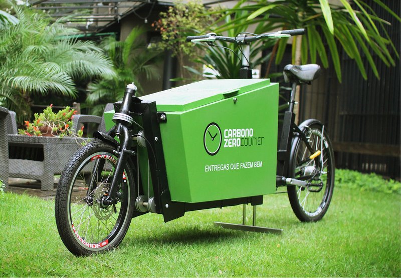 Bicicleta de carga elétrica utilizada nas entregas sustentáveis da Carbono Zero